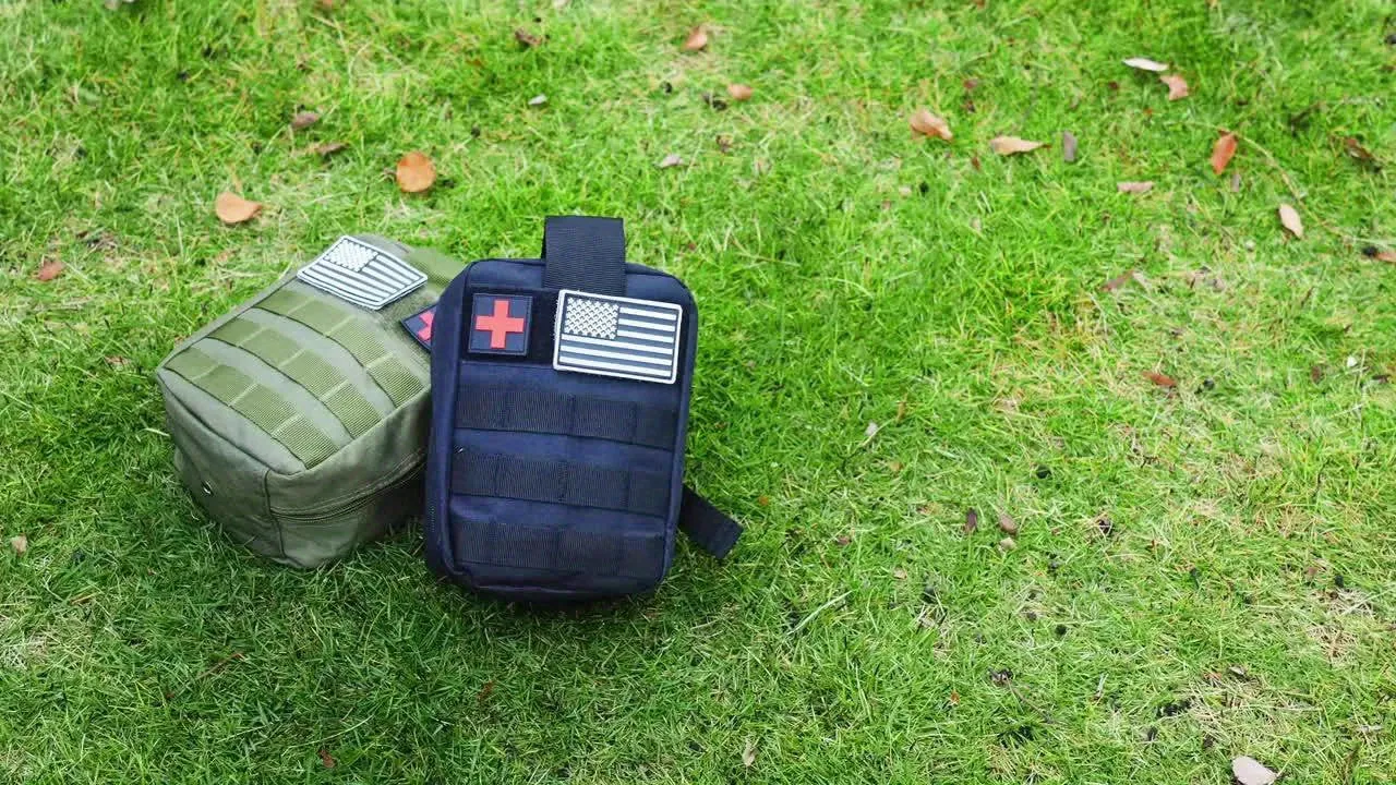 20pcs Insulation Blankets And 158pcs Survival Equipment