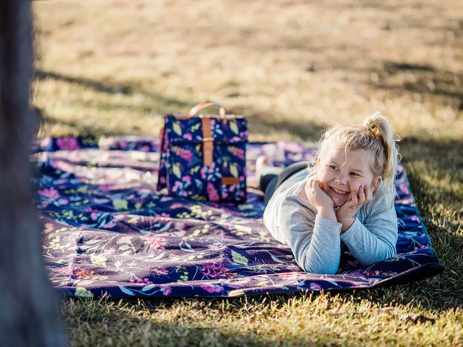 BANZ Picnic Cooler Bag - Insulated, Leak Proof, Collapsible Cooler - Great for Taking The Family to Picnics, The Beach, or Travel to Any Outdoors Event