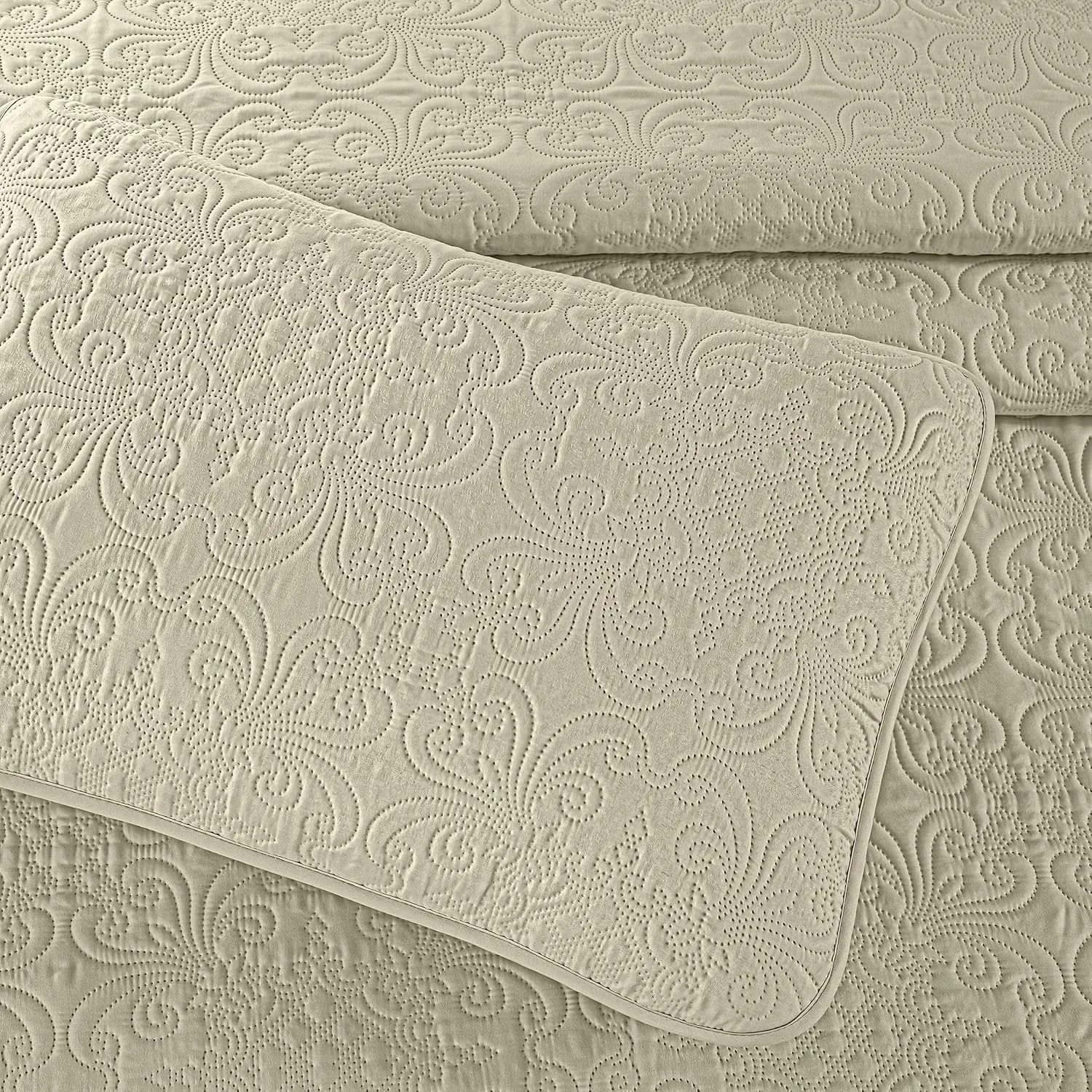Chezmoi Collection Luca 3-Piece Oversized Bedspread Set, King Size, Beige - Summer Quilt Lightweight Microfiber Bedspread 118 x 106 - Floral Medallion Pattern Coverlet for All Season