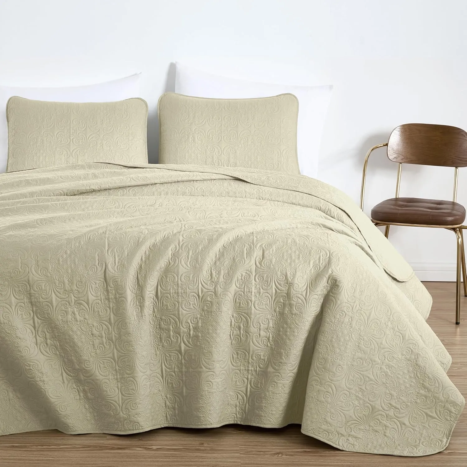 Chezmoi Collection Luca 3-Piece Oversized Bedspread Set, King Size, Beige - Summer Quilt Lightweight Microfiber Bedspread 118 x 106 - Floral Medallion Pattern Coverlet for All Season