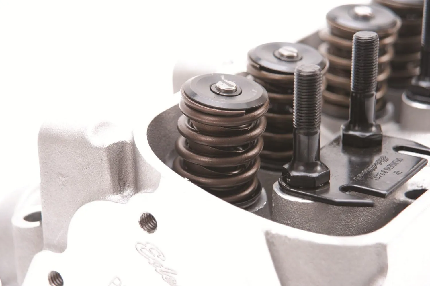 Edelbrock 61575 Performer Series D-Port Cylinder Head Complete 400-500hp
