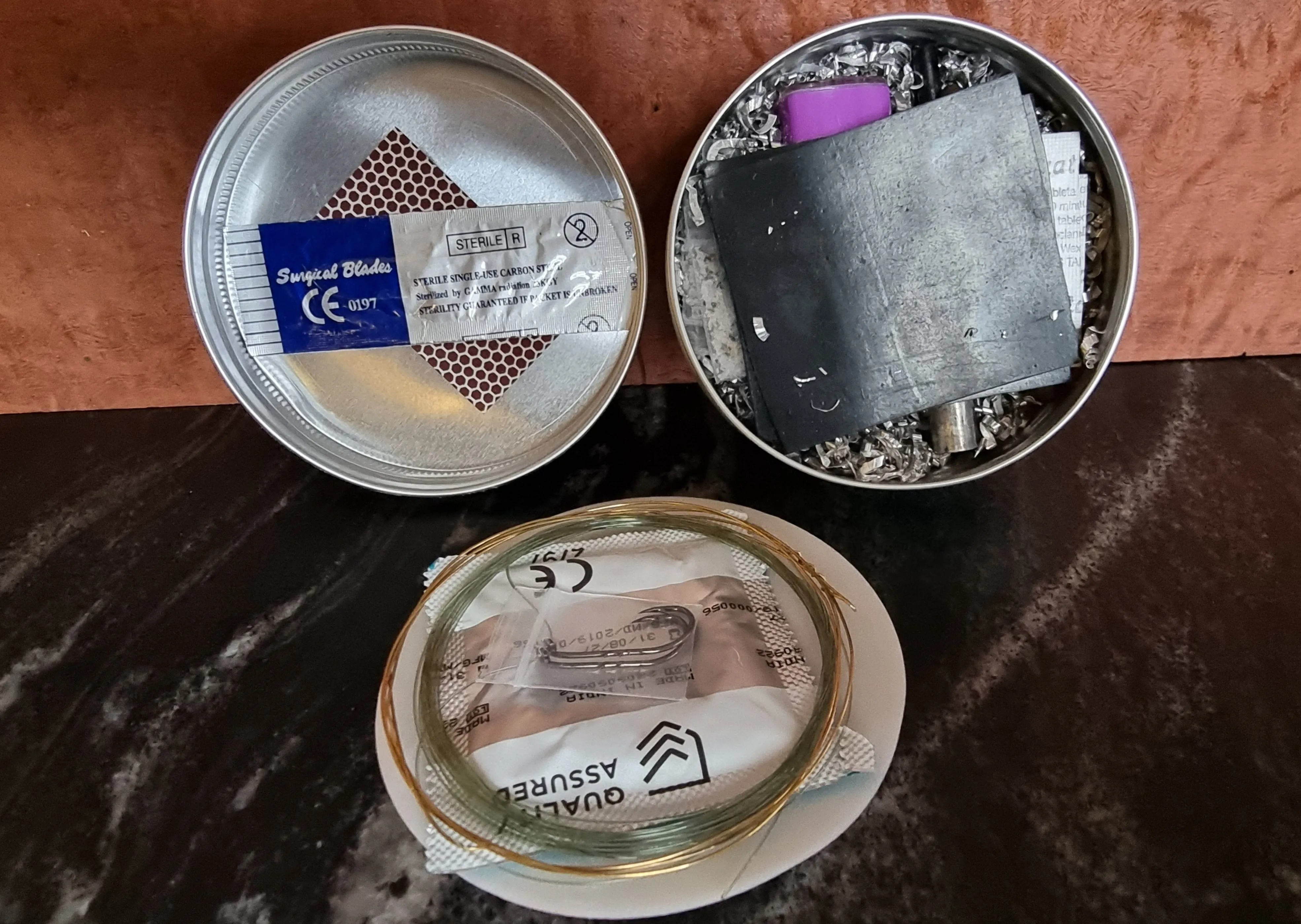 Emergency Light Weight Survival Kit With Smoke Powder