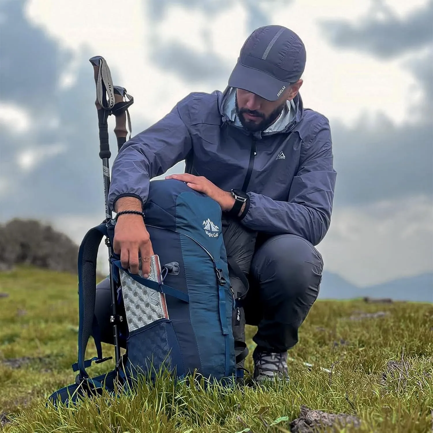 Night Cat Internal-frame Hiking Backpack: 30L Camping Backpack for Men Women Lightweight Waterproof Blue