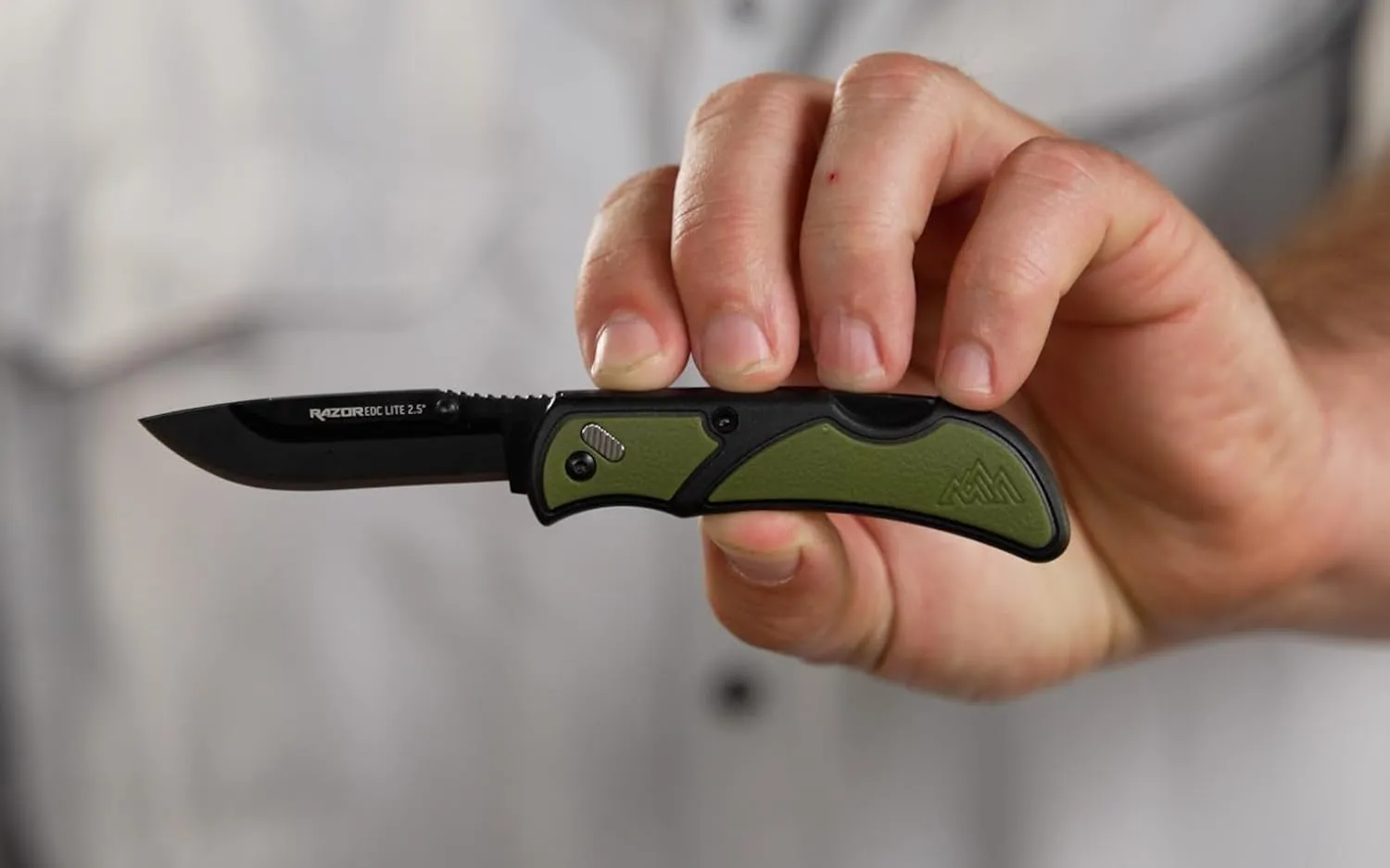 OUTDOOR EDGE Razor EDC Lite Folding Pocket Knife with Clip | Compact 2.5” Replaceable Blade Knife with RazorSafe Blades | Perfect Small Blade for Men, Women, Work & Camping (Green, 2 Black Blades)